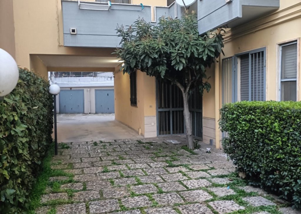 Appartamenti trilocale in vendita  via ANTONIO SEGNI 3, Acquaviva delle Fonti, località Acquaviva Delle Fonti