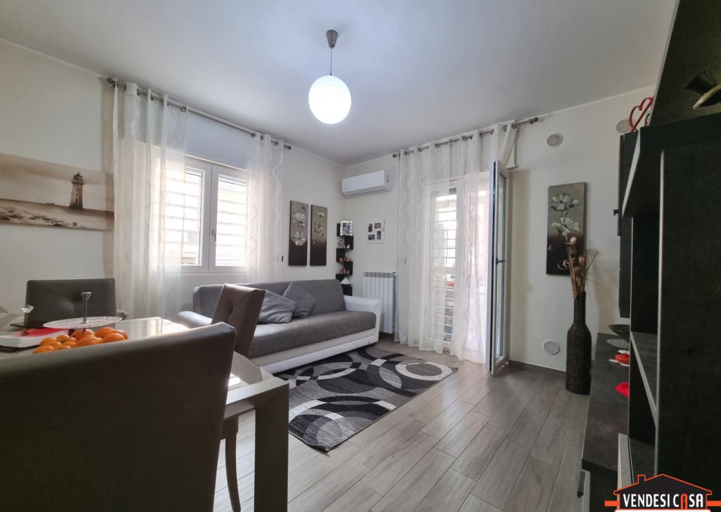 Appartamenti trilocale in vendita  75 m², Adelfia, località Canneto