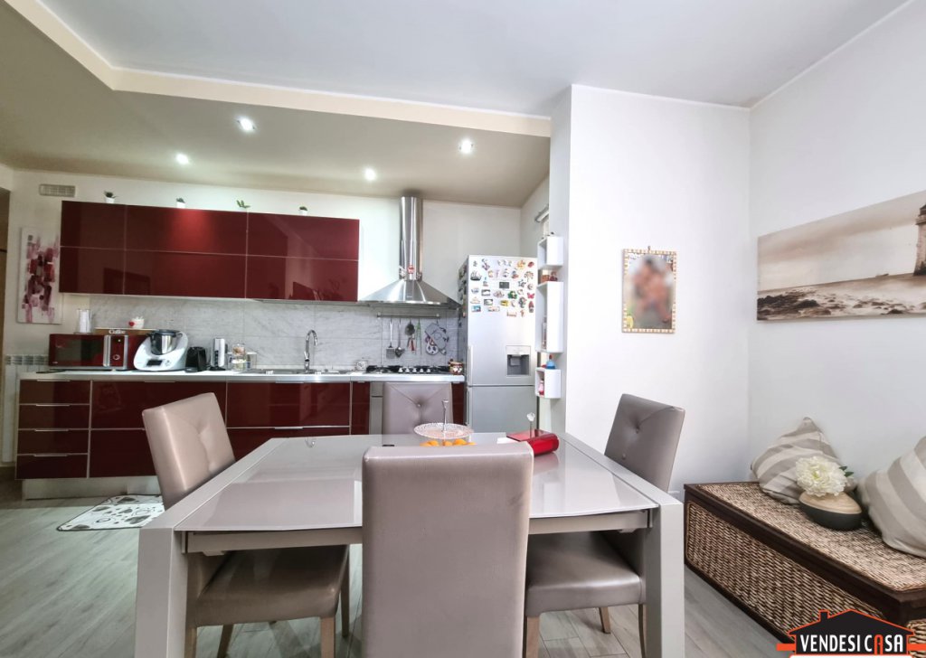 Appartamenti trilocale in vendita  75 m², Adelfia, località Canneto