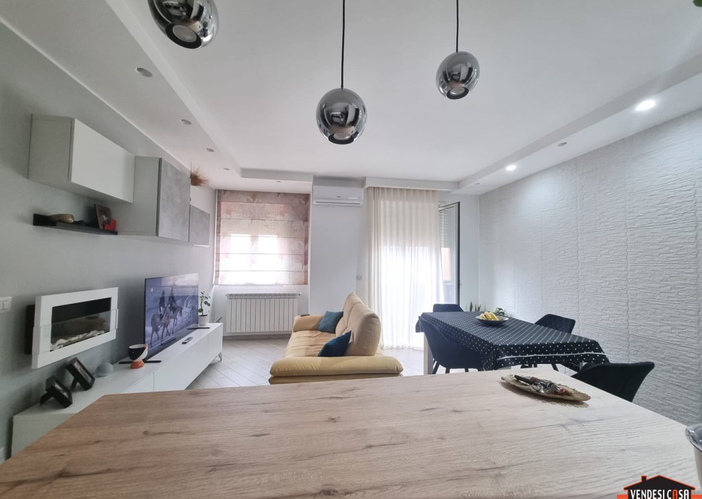 Appartamenti bilocale in vendita  61 m², Adelfia, località Canneto