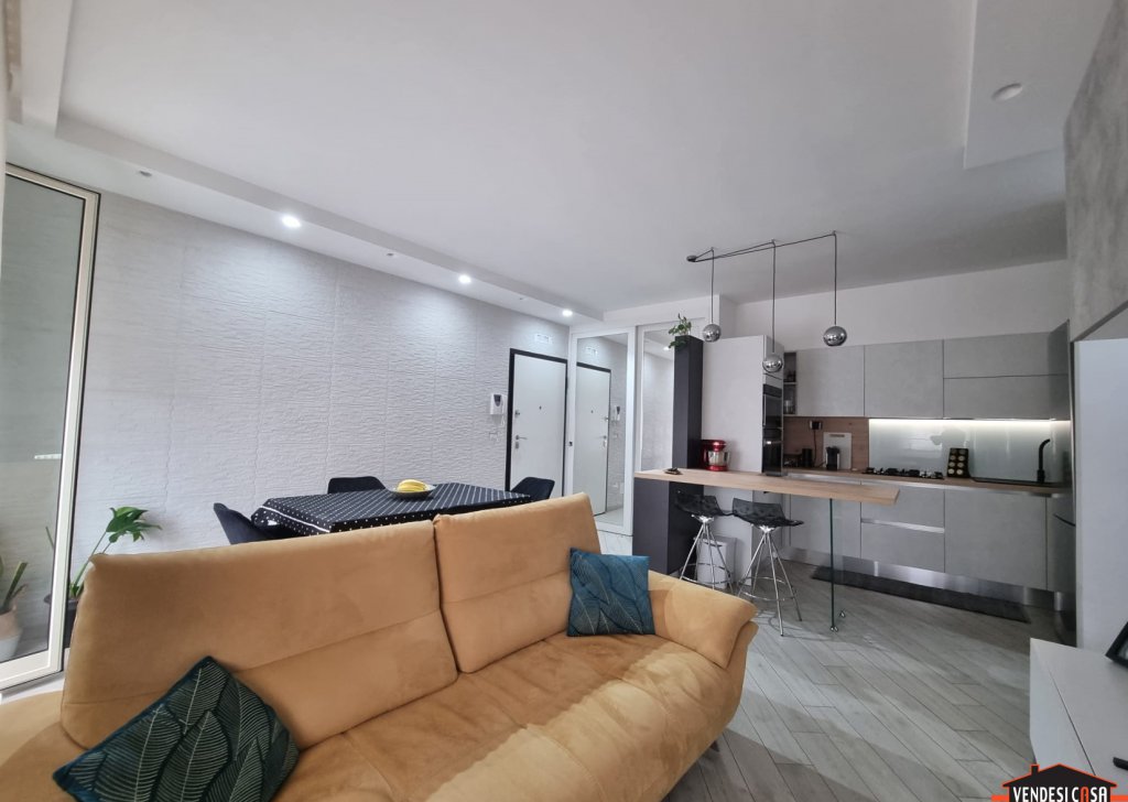 Appartamenti bilocale in vendita  61 m², Adelfia, località Canneto