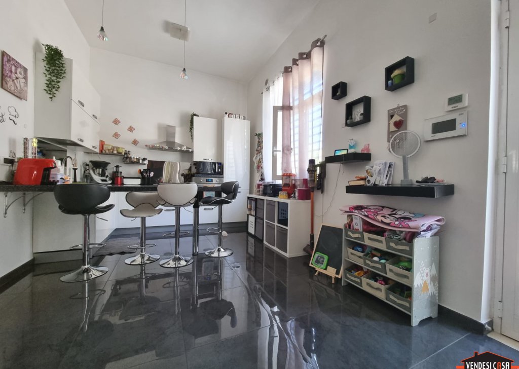Appartamenti quadrilocale in vendita  140 m², Adelfia, località Canneto