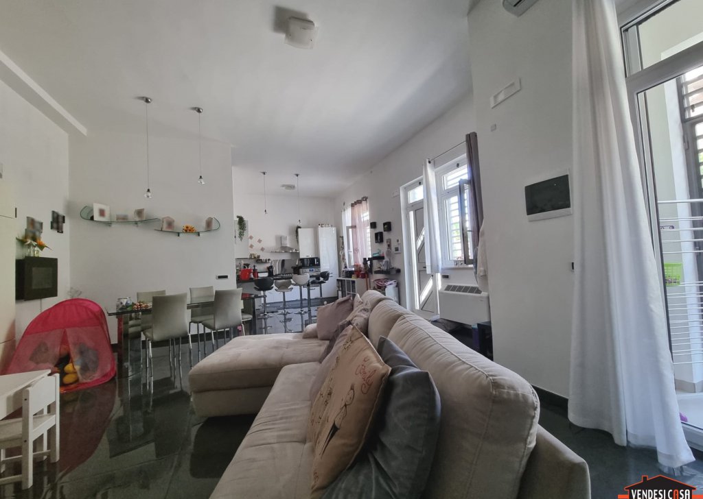 Appartamenti quadrilocale in vendita  140 m², Adelfia, località Canneto