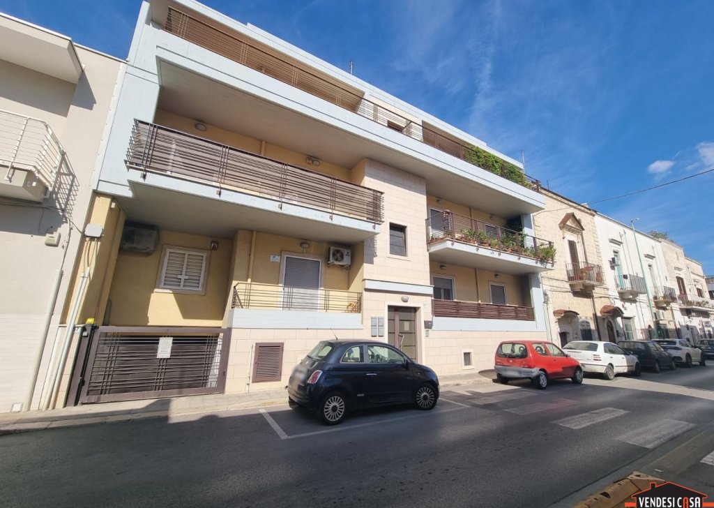 Appartamenti trilocale in vendita  80 m² ottime condizioni, Adelfia, località Canneto