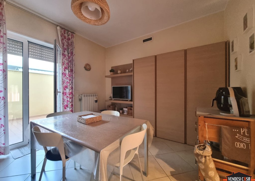 Appartamenti trilocale in vendita  80 m² ottime condizioni, Adelfia, località Canneto