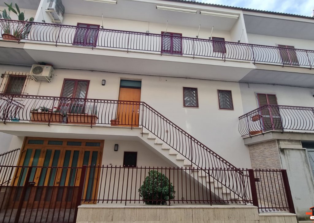 Case Semi-indipendenti in vendita  140 m² buono stato, Adelfia, località Canneto
