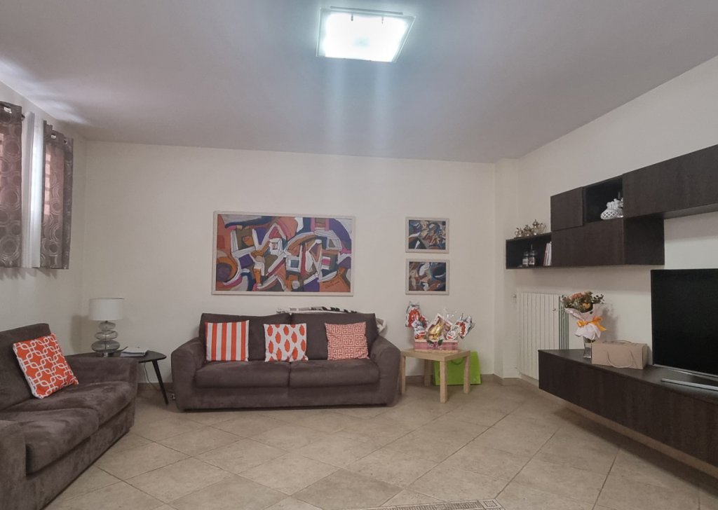 Appartamenti quadrilocale in vendita  125 m², Adelfia, località Canneto