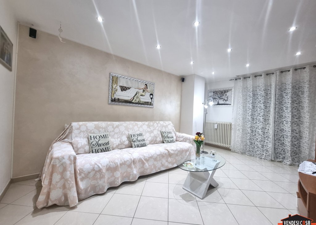 Appartamenti trilocale in vendita  90 m² ottime condizioni, Adelfia, località Canneto