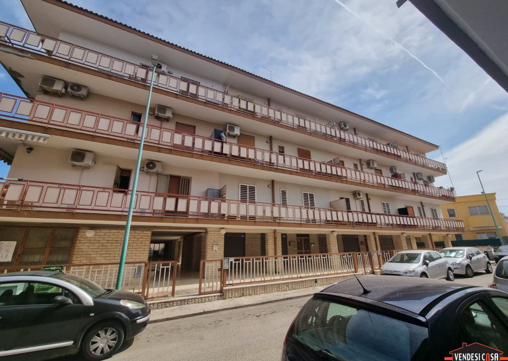 Vendita Appartamenti Adelfia - TRIVANI + ACC. CON BOX AUTO ZONA CARABINIERI MONTRONE Località Montrone