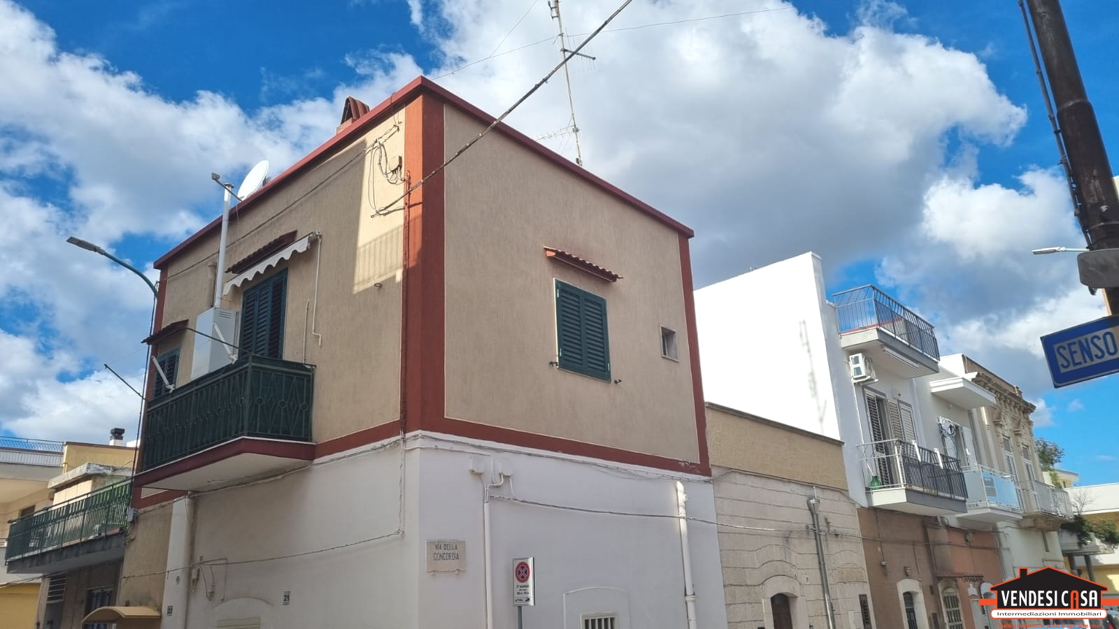 casa indipendente in vendita ad Adelfia in zona Canneto